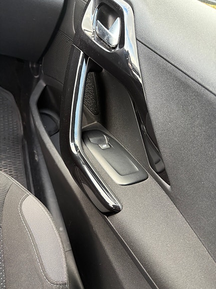 Peugeot 208 18 of 22