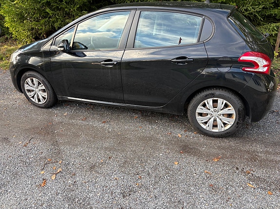 Peugeot 208 4 of 22
