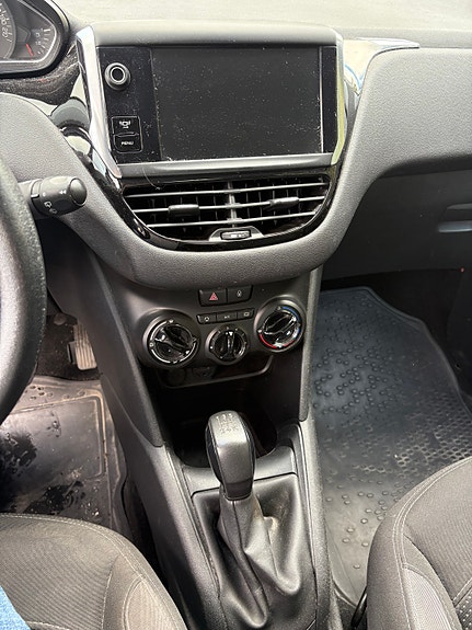 Peugeot 208 15 of 22