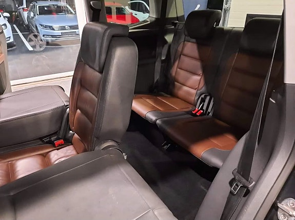 Volkswagen Touran 4 of 19