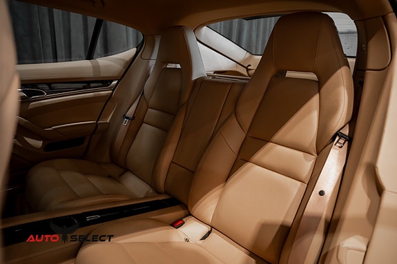 Porsche Panamera 19 of 30