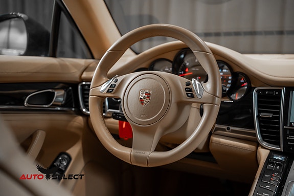Porsche Panamera 29 of 30