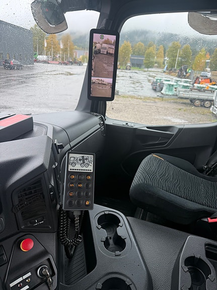 Mercedes-Benz 3246 9 of 15