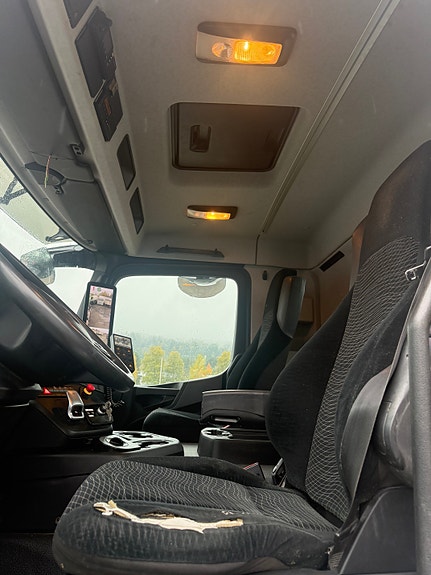 Mercedes-Benz 3246 10 of 15