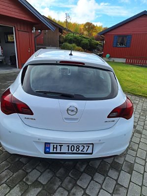 Opel Astra 2 of 12