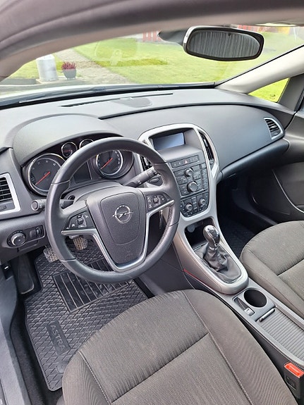 Opel Astra 12 of 12