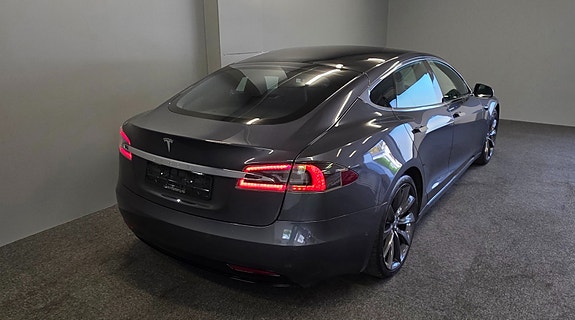 Tesla Model S 15 of 30