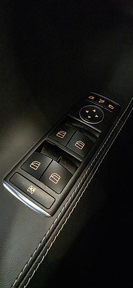 Tesla Model S 24 of 30