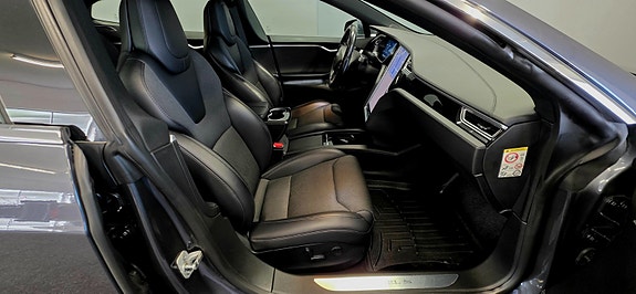 Tesla Model S 16 of 30