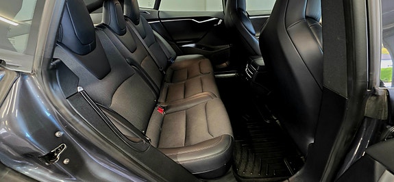 Tesla Model S 19 of 30