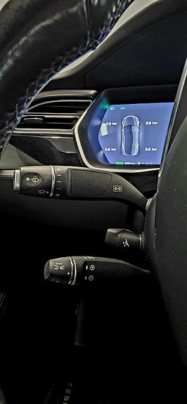 Tesla Model S 28 of 30
