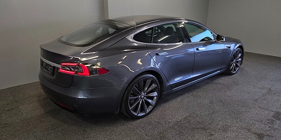 Tesla Model S 14 of 30