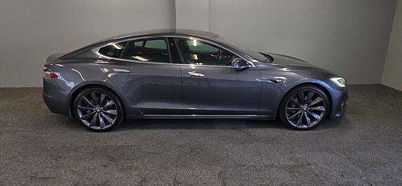 Tesla Model S 13 of 30