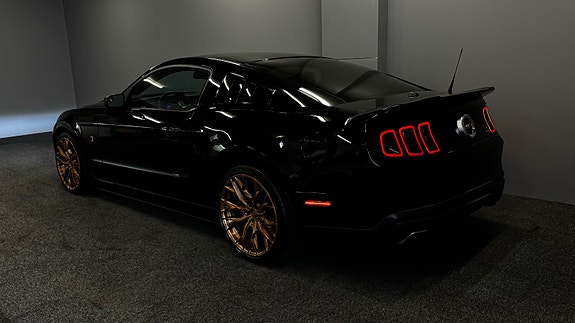 Ford Mustang 4 of 30