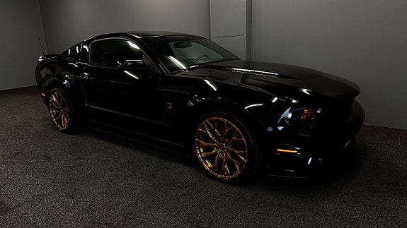 Ford Mustang 13 of 30