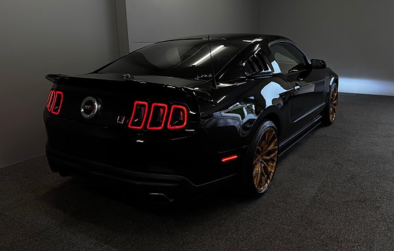Ford Mustang 16 of 30