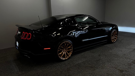 Ford Mustang 15 of 30