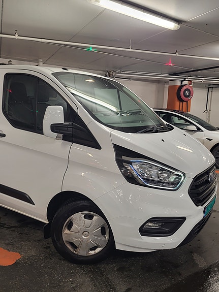 Ford Transit Custom 300L 4 of 28