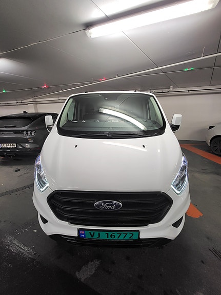 Ford Transit Custom 300L 10 of 28