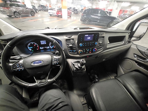Ford Transit Custom 300L 16 of 28
