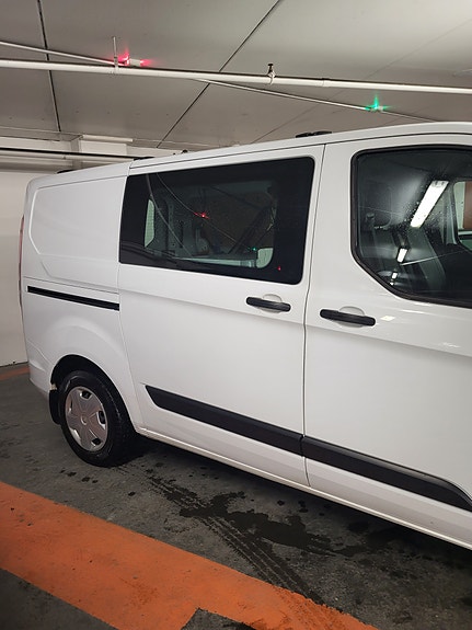 Ford Transit Custom 300L 11 of 28