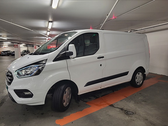 Ford Transit Custom 300L 2 of 28