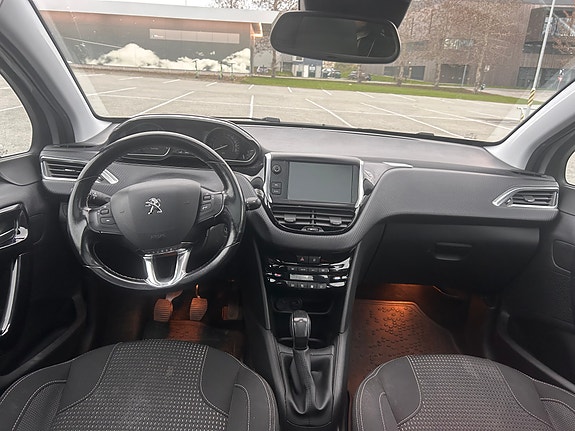 Peugeot 208 10 of 17