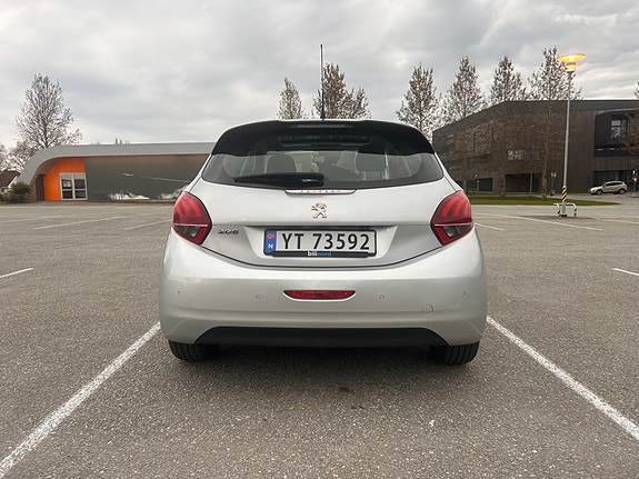 Peugeot 208 6 of 17