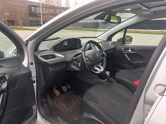 Peugeot 208 9 of 17