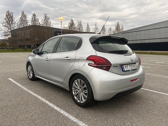Peugeot 208 7 of 17