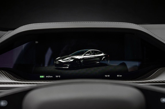 Tesla Model S 17 of 30