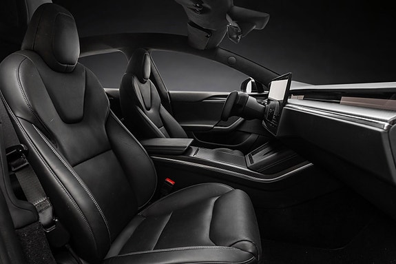 Tesla Model S 11 of 30