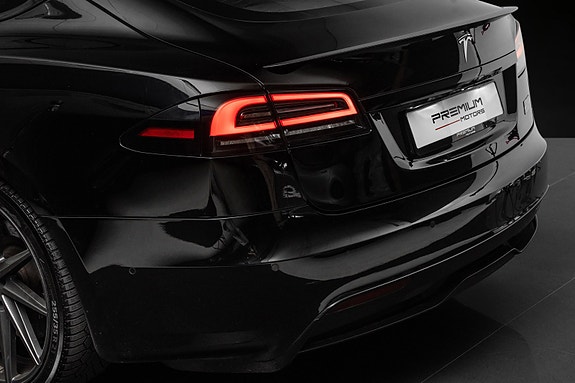 Tesla Model S 8 of 30