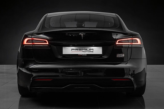 Tesla Model S 7 of 30