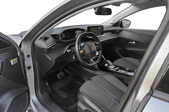Peugeot e-208 12 of 29