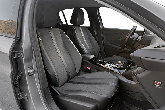 Peugeot e-208 25 of 29