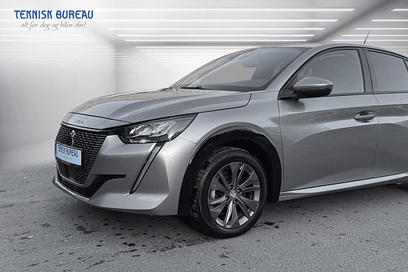 Peugeot e-208 2 of 29