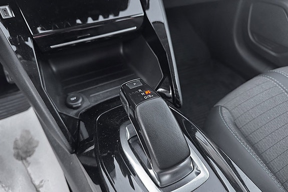 Peugeot e-208 27 of 29