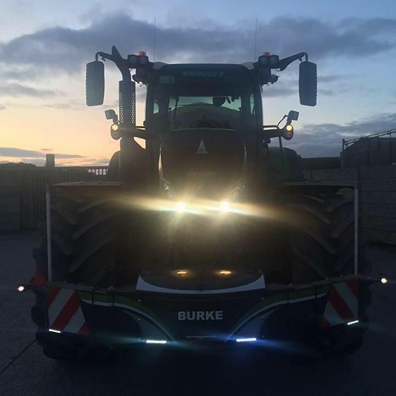 Valtra Tractorbumper 4 of 4