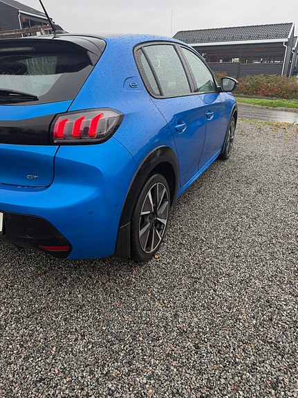 Peugeot 208 4 of 10