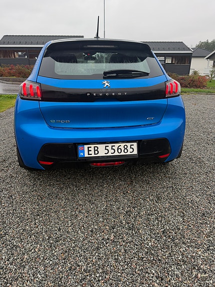 Peugeot 208 3 of 10