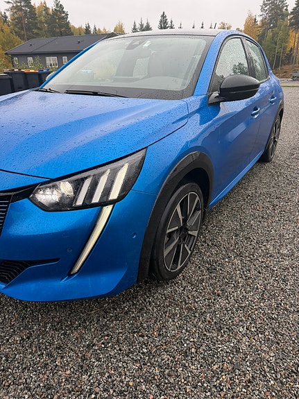Peugeot 208 2 of 10