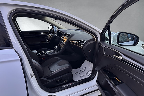 Ford Mondeo 17 of 30