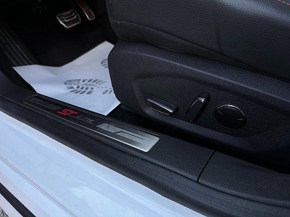 Ford Mondeo 16 of 30