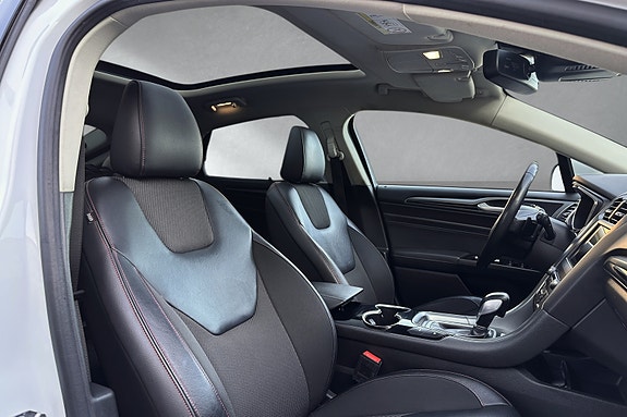 Ford Mondeo 19 of 30