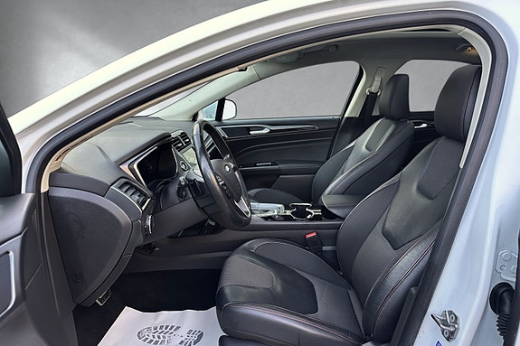Ford Mondeo 13 of 30