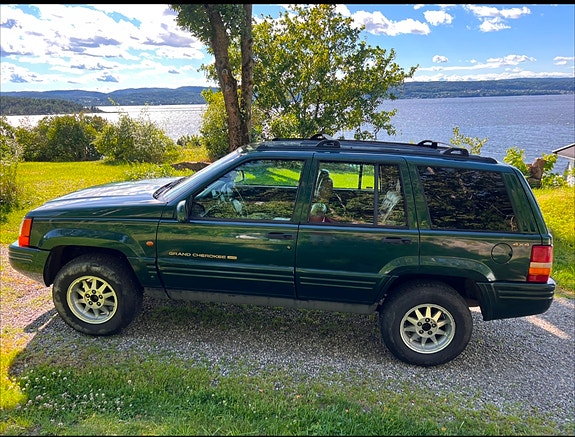 Jeep Grand Cherokee 11 of 19