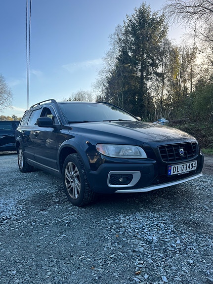 Volvo XC70 2 of 13