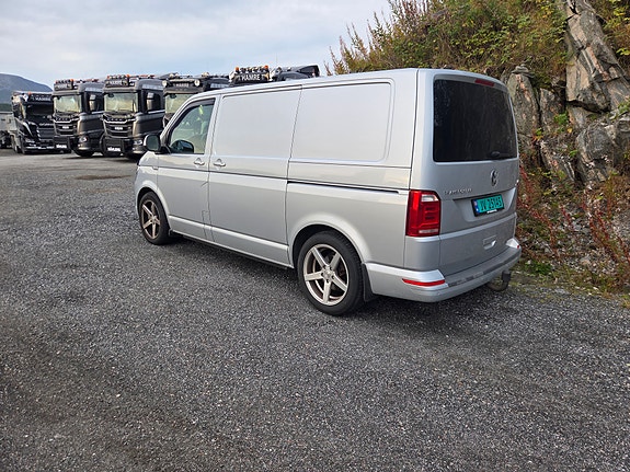 Volkswagen Transporter 2 of 6
