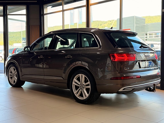 Audi Q7 7 of 30
